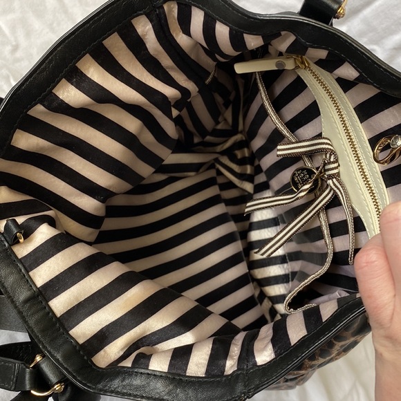 Henri Bendel Cheetah Print Purse - Picture 6 of 7